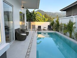 Deluxe Kamala pool villa with maid