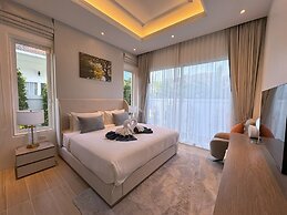 Deluxe Kamala pool villa with maid