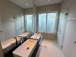 Deluxe Kamala pool villa with maid