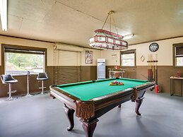 Onalaska Home w/ Game Room, Sunroom & Lake View!