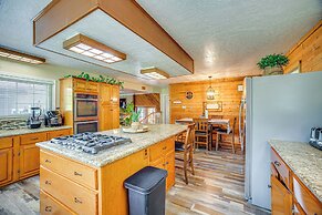 Onalaska Home w/ Game Room, Sunroom & Lake View!