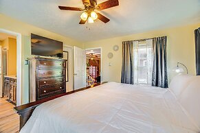 Onalaska Home w/ Game Room, Sunroom & Lake View!