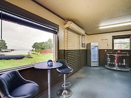 Onalaska Home w/ Game Room, Sunroom & Lake View!