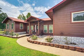 Onalaska Home w/ Game Room, Sunroom & Lake View!