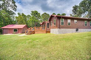 Onalaska Home w/ Game Room, Sunroom & Lake View!