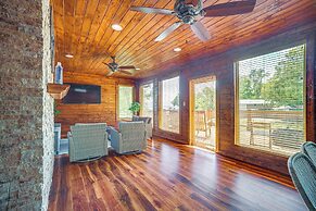 Onalaska Home w/ Game Room, Sunroom & Lake View!