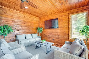 Onalaska Home w/ Game Room, Sunroom & Lake View!