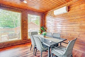 Onalaska Home w/ Game Room, Sunroom & Lake View!