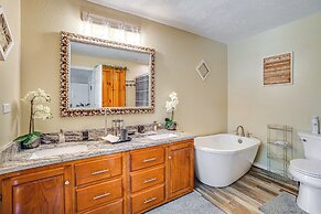 Onalaska Home w/ Game Room, Sunroom & Lake View!