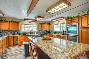 Onalaska Home w/ Game Room, Sunroom & Lake View!