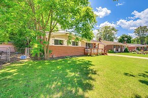 Charming Ann Arbor Getaway w/ Deck: Near Downtown!