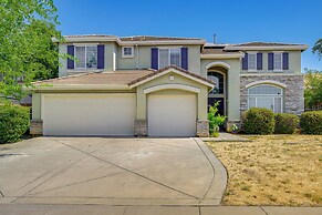 4 Mi to Solano Town Center: Fairfield Retreat!