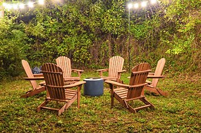 Campton Cottage w/ Hot Tub, Near Hiking + Climbing