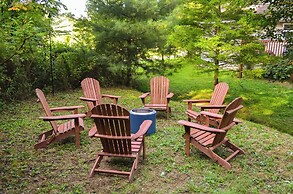 Campton Cottage w/ Hot Tub, Near Hiking + Climbing