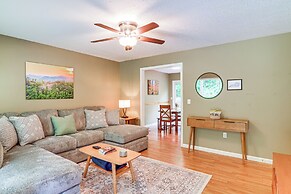 Campton Cottage w/ Hot Tub, Near Hiking + Climbing