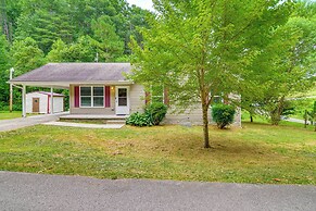 Campton Cottage w/ Hot Tub, Near Hiking + Climbing