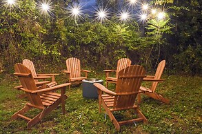 Campton Cottage w/ Hot Tub, Near Hiking + Climbing