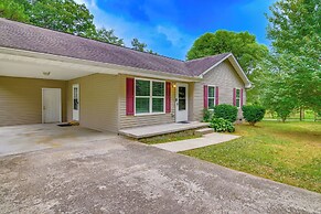 Campton Cottage w/ Hot Tub, Near Hiking + Climbing