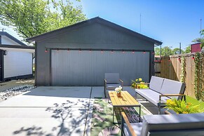 Cedar Hill Home w/ Fenced Patio, Grill & Foosball!