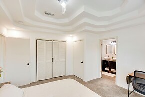 Cedar Hill Home w/ Fenced Patio, Grill & Foosball!