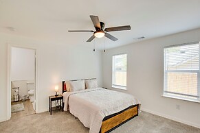 Cedar Hill Home w/ Fenced Patio, Grill & Foosball!
