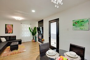 Cedar Hill Home w/ Fenced Patio, Grill & Foosball!