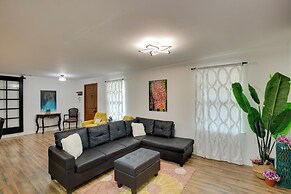 Cedar Hill Home w/ Fenced Patio, Grill & Foosball!