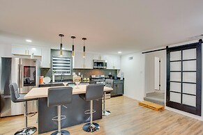 Cedar Hill Home w/ Fenced Patio, Grill & Foosball!