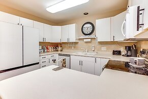 Pet-friendly Sheboygan Home: 4 Mi to Lake Michigan