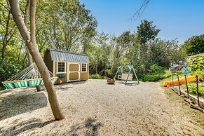 Pet-friendly Sheboygan Home: 4 Mi to Lake Michigan