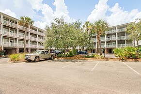 Darien Condo w/ Boat Dock Access: Walk to Downtown