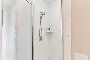 Darien Condo w/ Boat Dock Access: Walk to Downtown