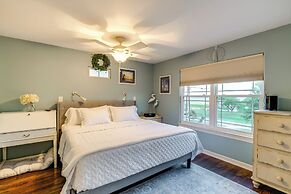 Walk to Pier: Bayside Getaway w/ Screened Balcony