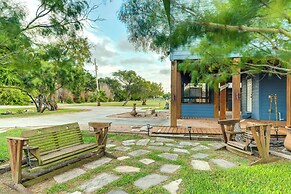 Walk to Pier: Bayside Getaway w/ Screened Balcony
