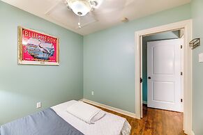 Walk to Pier: Bayside Getaway w/ Screened Balcony