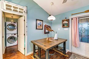 Walk to Pier: Bayside Getaway w/ Screened Balcony