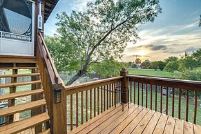 Walk to Pier: Bayside Getaway w/ Screened Balcony