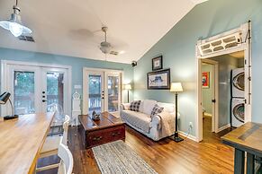 Walk to Pier: Bayside Getaway w/ Screened Balcony