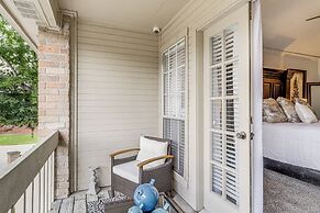 Houston Retreat w/ Smart Tvs: Walk to Golf Course!