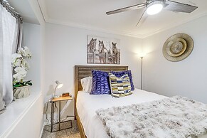 Houston Retreat w/ Smart Tvs: Walk to Golf Course!