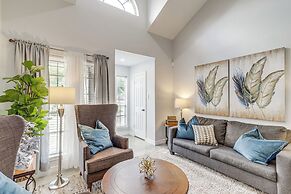 Houston Retreat w/ Smart Tvs: Walk to Golf Course!