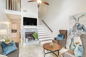 Houston Retreat w/ Smart Tvs: Walk to Golf Course!