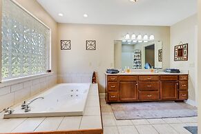 Flippin Haven: Spacious & Cozy Retreat 3 Bedroom Home by RedAwning