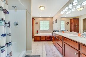 Flippin Haven: Spacious & Cozy Retreat 3 Bedroom Home by RedAwning