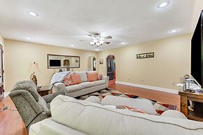 Flippin Haven: Spacious & Cozy Retreat 3 Bedroom Home by RedAwning