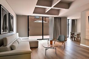 w Resplendent 1BR w Modern Balcony in Unicentro