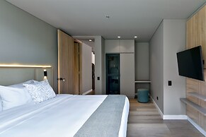 w Resplendent 1BR w Modern Balcony in Unicentro