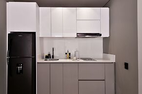 w Resplendent 1BR w Modern Balcony in Unicentro