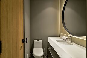 w Resplendent 1BR w Modern Balcony in Unicentro