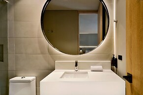 w Resplendent 1BR w Modern Balcony in Unicentro